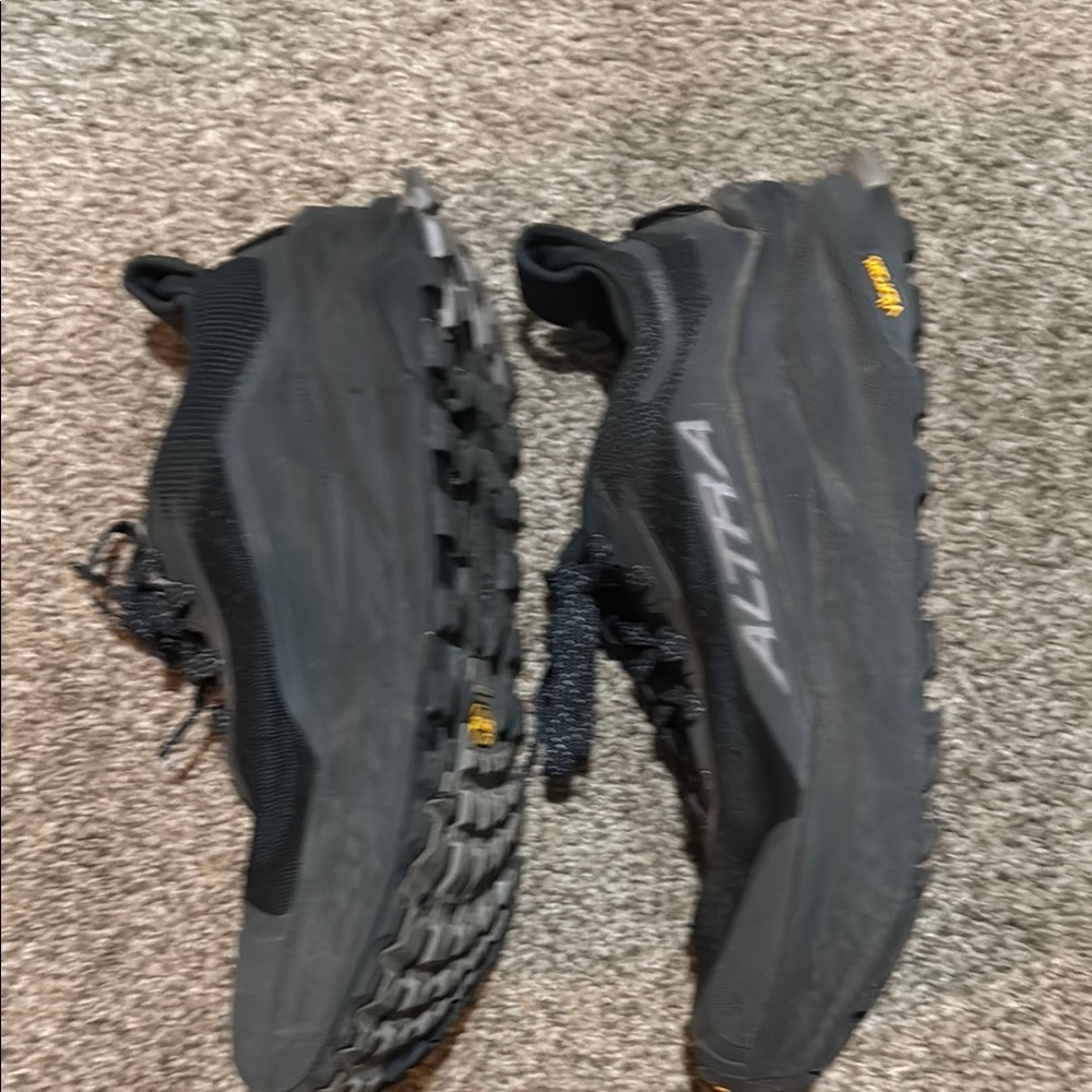 Altra Olympus 6 *NWOT* Black Athletic Shoes with Breathable Knit Upper - Picture 3 of 6